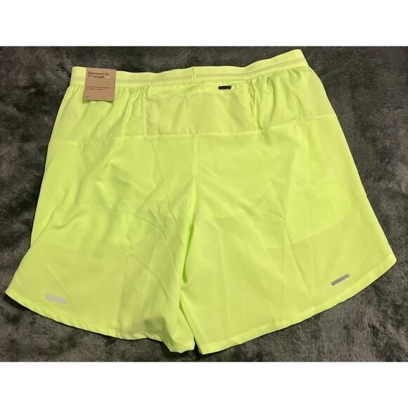 Medium MENS NIKE STRIDE RUNNING SHORTS  GHOST GREEN DM4761 358 - Picture 4 of 7